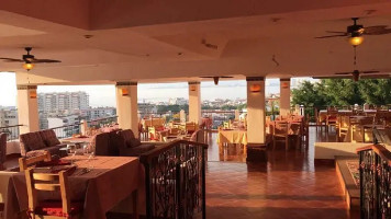 Bistro Limon inside