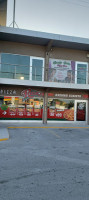 Rizza Pizzería Oriente outside