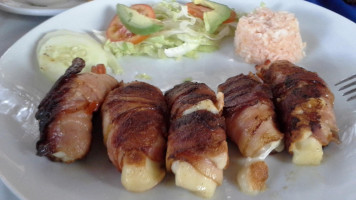 Mariscos La Palmita food