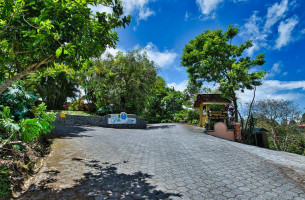 Villa Zurqui De Montaña outside
