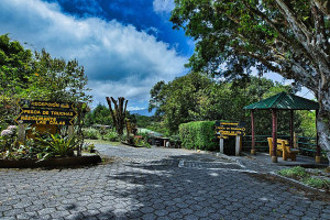 Villa Zurqui De Montaña outside