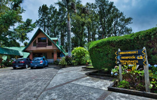 Villa Zurqui De Montaña outside