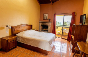 Villa Zurqui De Montaña inside