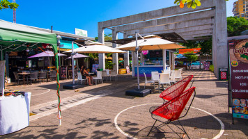 Buenazo Bowls outside