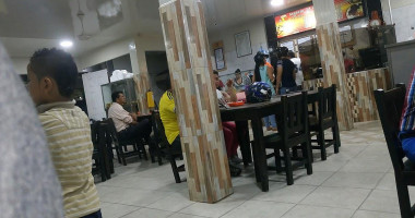 Pollo Árabe La 28 À l'intérieur