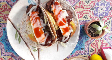 Flor De Loto Vegetariano food