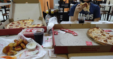 Cheese Pizza Encarnación De Diaz Dentro