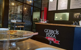 Güero's Pizza À l'intérieur