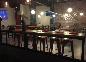 Güero's Pizza À l'intérieur