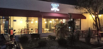 Güero's Pizza Extérieur