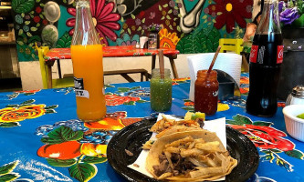 Santa Cecina drink
