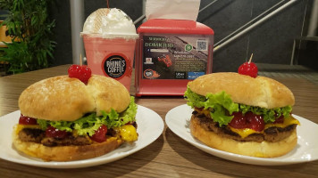 Rhino's Coffee Gold Macroplaza food