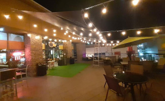 Rhino's Coffee Gold Macroplaza inside