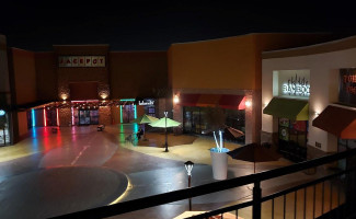 Rhino's Coffee Gold Macroplaza outside