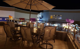 Rhino's Coffee Gold Macroplaza inside