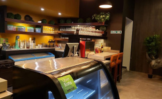 Rhino's Coffee Gold Macroplaza inside