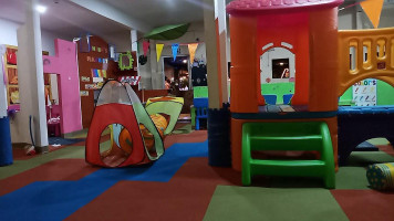 Rhino's Coffee Gold Macroplaza outside