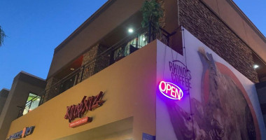 Rhino's Coffee Gold Macroplaza outside