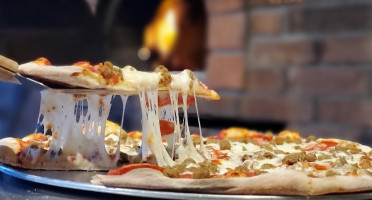 Gabrielos Pizzeria food