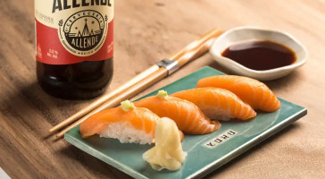 Yoru Handroll And Sushi Bebida