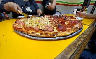 Pizza Báez food