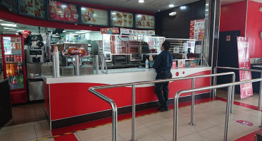 Kentucky Fried Chicken Dentro