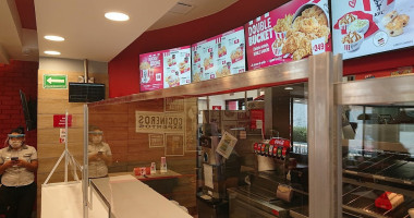 Kentucky Fried Chicken Dentro