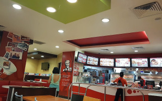 Kentucky Fried Chicken Dentro