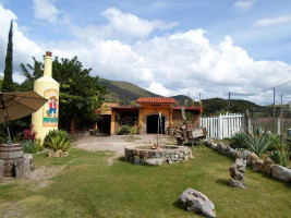 Los Magueyes outside