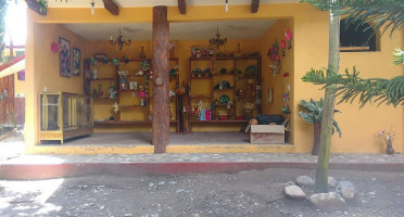 Los Magueyes outside