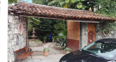 Los Magueyes outside