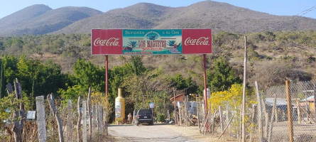 Los Magueyes outside