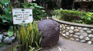 Los Magueyes outside