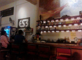 Es3 Bistrot inside