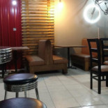 Oliver Dogos À l'intérieur