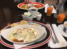 Italianni's Plaza Oriente food