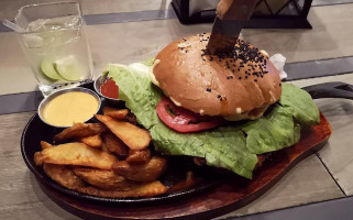 LA CONDEZA COCINA BAR food