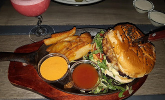 LA CONDEZA COCINA BAR food