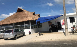 Palapa Las Bugambilias Pescados Y Mariscos outside