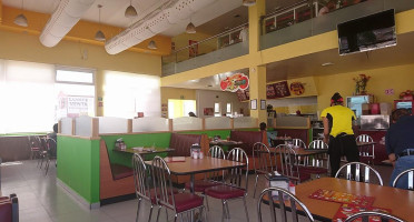 Pollo Feliz Juriquilla Dentro