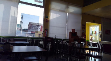 Pollo Feliz Juriquilla Dentro