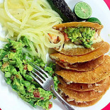 Antojitos Y Pescaderia Chapita