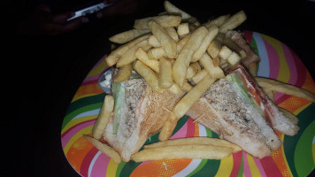 Trocitos Tropicales food