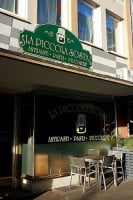 El Caucho Ricky outside