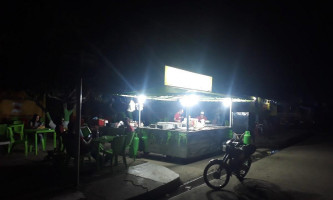 Mr Panzo Comidas Rapidas outside