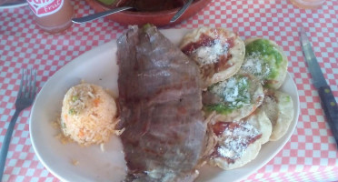 La Sheriff Del Sabor food