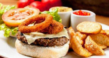 Tazz Burguer Guamo food