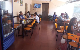 Restauran Y Arroceria Jhonf. À l'intérieur