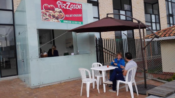 Pizzasón outside