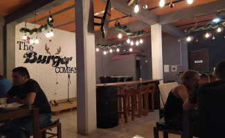 The Burger Company Dentro
